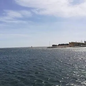 Charmant T2 à Avec Grande Terrasse , Bandol France